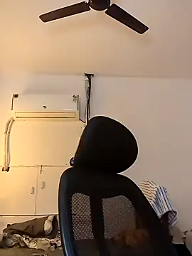 Snapshot of _IRRESISTIBLE_ chatting on 01-21-25, 02:15  IRRESISTIBLE  online show from 01-21-25, 02:15