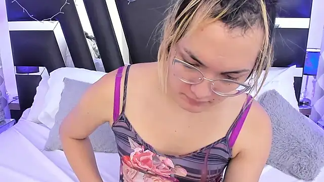 Snapshot of katya_kozlov chatting on 03-08-25, 06:10 katya kozlov online show from 03-08-25, 06:10