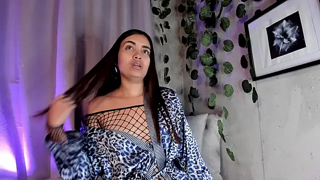 aisha es online show from 03-15-25, 01:52