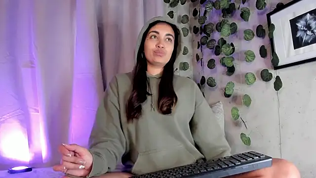 aisha es online show from 03-18-25, 09:10