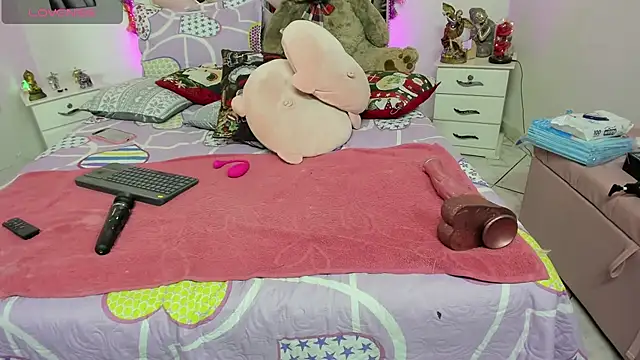 Snapshot of Karly_moon chatting on 12-21-24, 05:36 Karly moon online show from 12-21-24, 05:36