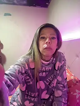 Snapshot of Karly_moon chatting on 03-23-25, 03:32 Karly moon online show from 03-23-25, 03:32