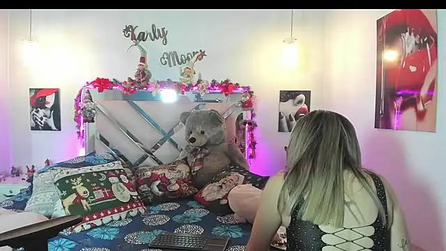 Snapshot of Karly_moon chatting on 12-17-25, 10:16 Karly moon online show from 12-17-25, 10:16