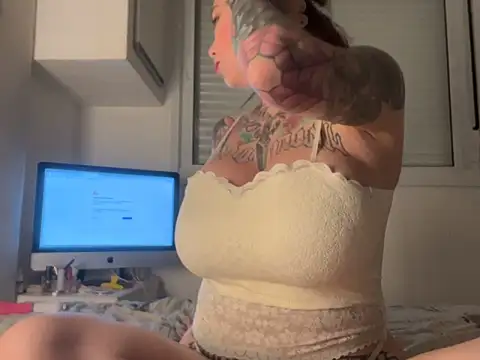 Snapshot of SabrinaRussel chatting on 03-11-25, 09:04 SabrinaRussel online show from 03-11-25, 09:04