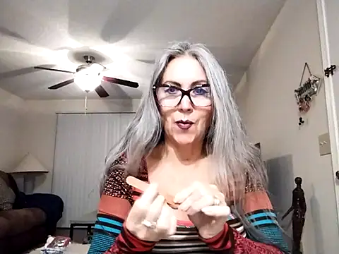 Snapshot of EvaRobinson chatting on 01-21-25, 10:30 EvaRobinson online show from 01-21-25, 10:30