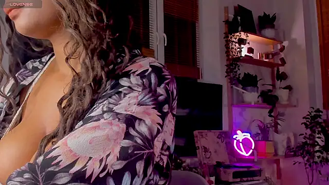 Ana Peachy  online show from 12-17-24, 11:16