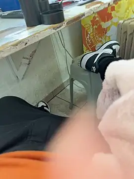 Snapshot of buri232 chatting on 03-15-25, 01:18 buri232 online show from 03-15-25, 01:18