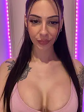 Snapshot of Sassy-Susie chatting on 01-06-26, 03:27 Sassy-Susie online show from 01-06-26, 03:27