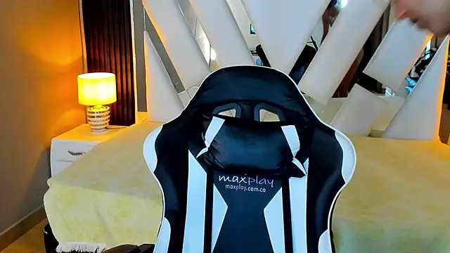 Linda4Petite online show from 11-30-25, 01:26