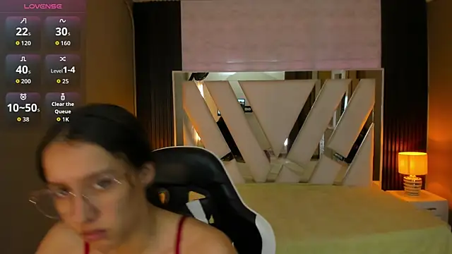 Linda4Petite online show from 03-27-26, 06:29