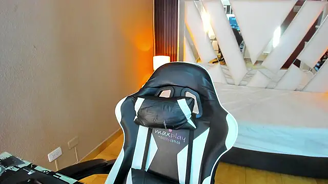 Linda4Petite online show from 03-31-26, 06:30