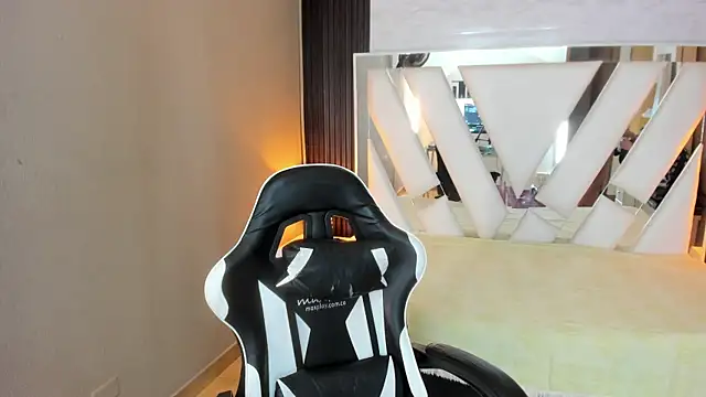 Linda4Petite online show from 04-05-26, 01:41