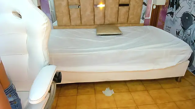 Linda4Petite online show from 05-31-26, 01:18