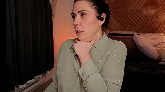 Ellie-L-Elizabeth online show from 04-10-26, 02:39