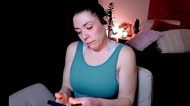 Snapshot of Ellie-L-Elizabeth chatting on 05-03-26, 03:01 Ellie-L-Elizabeth online show from 05-03-26, 03:01