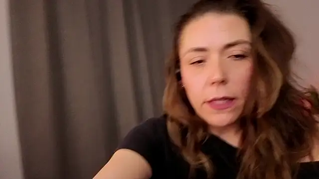Snapshot of Ellie-L-Elizabeth chatting on 05-07-26, 02:50 Ellie-L-Elizabeth online show from 05-07-26, 02:50