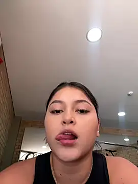 lunablossom  online show from 12-31-24, 06:35