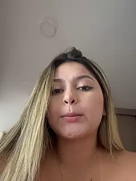 lunablossom  online show from 11-20-25, 09:36