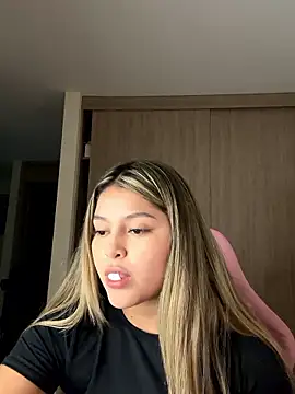 lunablossom  online show from 01-08-26, 03:20