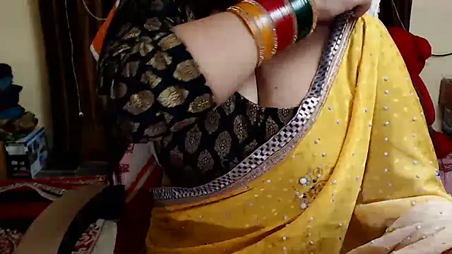 Snapshot of Naughty_Kashish chatting on 12-24-24, 06:00 Naughty Kashish online show from 12-24-24, 06:00