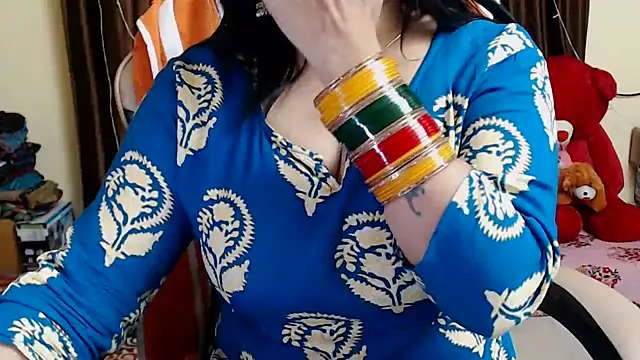 Snapshot of Naughty_Kashish chatting on 12-24-24, 12:55 Naughty Kashish online show from 12-24-24, 12:55