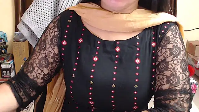 Snapshot of Naughty_Kashish chatting on 03-05-25, 06:33 Naughty Kashish online show from 03-05-25, 06:33