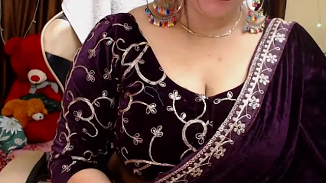 Snapshot of Naughty_Kashish chatting on 10-27-25, 05:44 Naughty Kashish online show from 10-27-25, 05:44