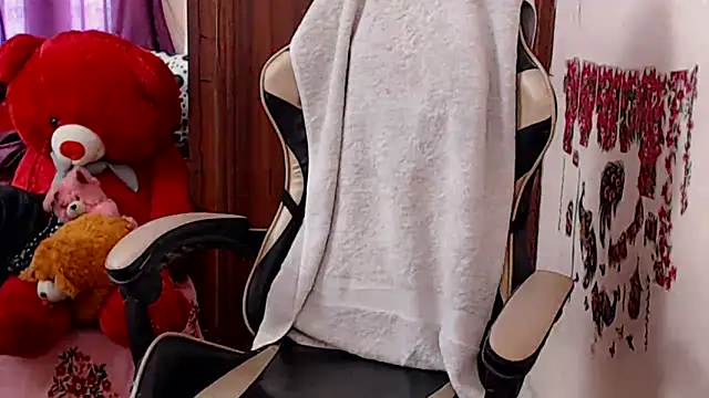 Snapshot of Naughty_Kashish chatting on 05-20-26, 06:08 Naughty Kashish online show from 05-20-26, 06:08