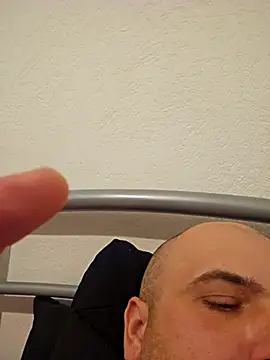 Snapshot of mario890605 chatting on 09-17-25, 09:38 mario890605 online show from 09-17-25, 09:38