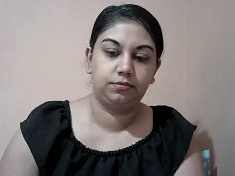 Snapshot of bellachow10 chatting on 06-12-26, 06:56 bellachow10 online show from 06-12-26, 06:56