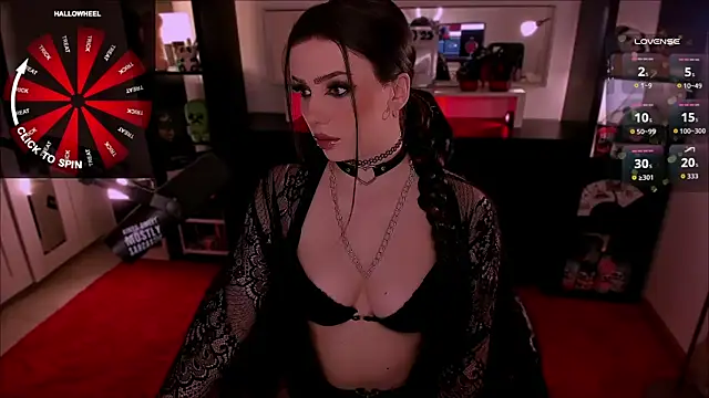 SofiRusselle online show from 10-31-25, 07:15