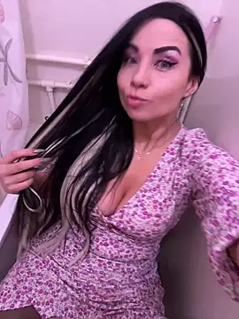 Snapshot of CrazzyChicks chatting on 02-16-25, 12:10 CrazzyChicks online show from 02-16-25, 12:10