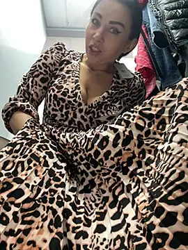 Snapshot of CrazzyChicks chatting on 03-22-25, 06:22 CrazzyChicks online show from 03-22-25, 06:22
