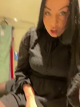 CrazzyChicks online show from 04-19-26, 06:24