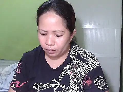 Snapshot of sweetlady_pinay chatting on 10-18-25, 12:13 sweetlady pinay online show from 10-18-25, 12:13