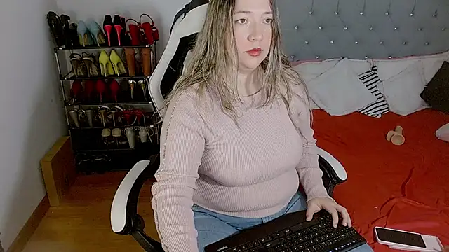 Snapshot of isabella_rossse chatting on 11-06-25, 12:50 isabella rossse online show from 11-06-25, 12:50