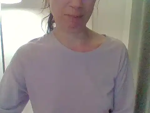 Snapshot of Moi_Lina chatting on 06-13-26, 11:57 Moi Lina online show from 06-13-26, 11:57