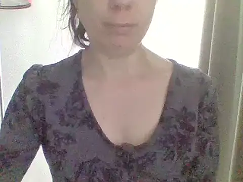 Snapshot of Moi_Lina chatting on 06-15-26, 06:54 Moi Lina online show from 06-15-26, 06:54