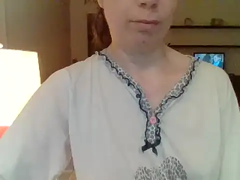 Snapshot of Moi_Lina chatting on 06-21-26, 12:02 Moi Lina online show from 06-21-26, 12:02