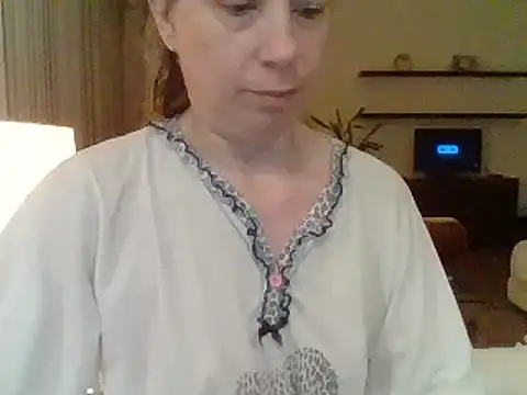 Snapshot of Moi_Lina chatting on 06-21-26, 11:40 Moi Lina online show from 06-21-26, 11:40