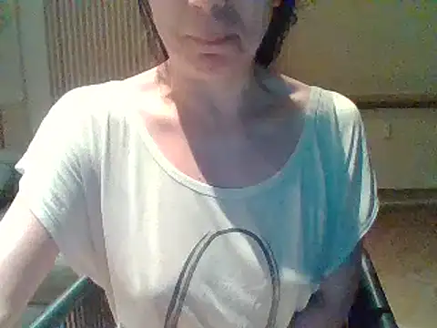 Snapshot of Moi_Lina chatting on 07-20-26, 08:55 Moi Lina online show from 07-20-26, 08:55