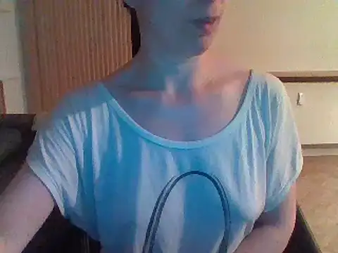 Snapshot of Moi_Lina chatting on 07-21-26, 10:45 Moi Lina online show from 07-21-26, 10:45