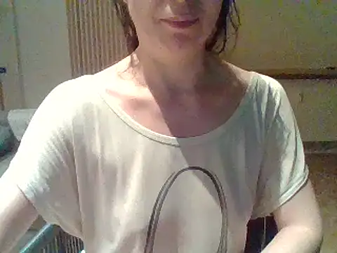 Snapshot of Moi_Lina chatting on 07-24-26, 09:02 Moi Lina online show from 07-24-26, 09:02