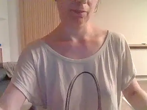 Snapshot of Moi_Lina chatting on 07-26-26, 11:11 Moi Lina online show from 07-26-26, 11:11