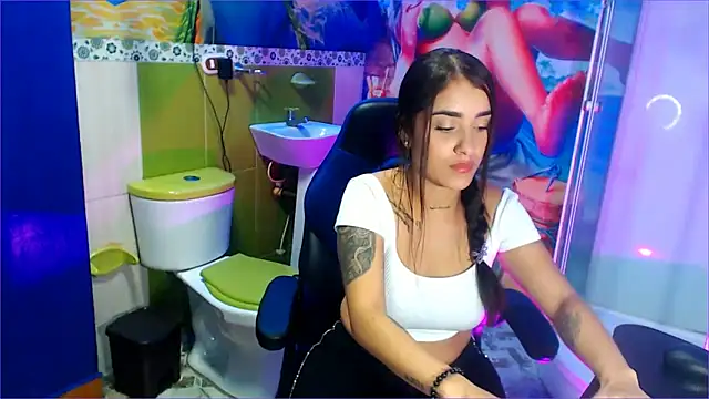 lorensweet77 online show from 12-18-24, 08:03