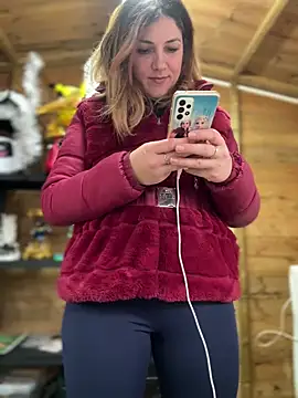 Snapshot of DaisyVibesss chatting on 12-08-24, 01:14 DaisyVibesss online show from 12-08-24, 01:14