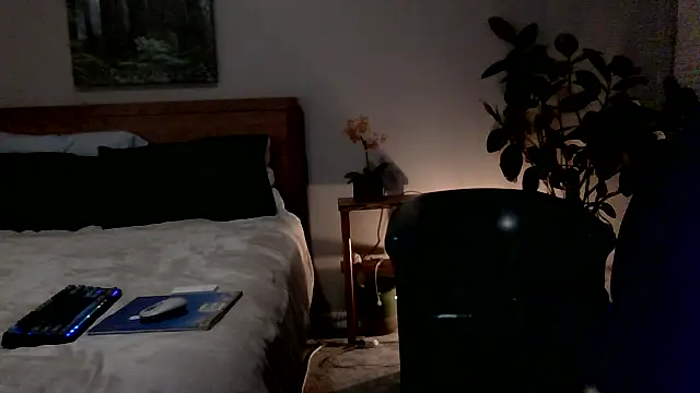 StrongMuscularAndHuge online show from 04-16-26, 08:59