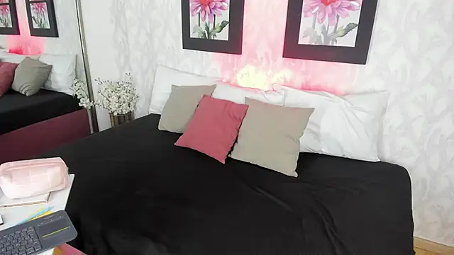 EmilySumer online show from 11-27-25, 09:06