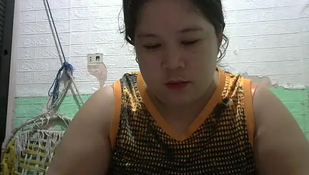 Snapshot of hotsexylyn chatting on 10-06-25, 07:28 hotsexylyn online show from 10-06-25, 07:28