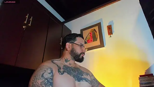 Snapshot of CamiloGray_ chatting on 05-11-26, 01:39 CamiloGray online show from 05-11-26, 01:39
